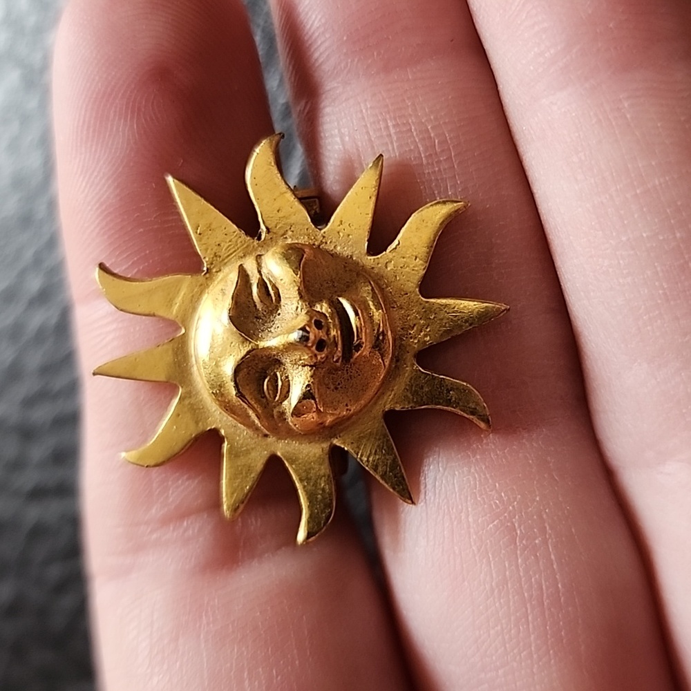 VTG Alva Studios brooch